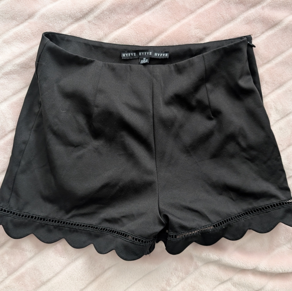 HYFVE Black High-Waist Scalloped Hem Shorts